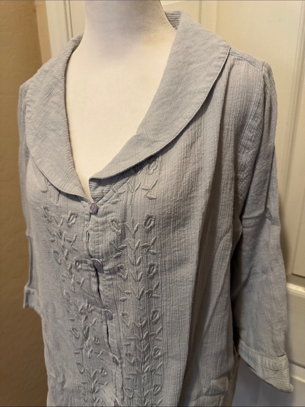 Embroidered Button-Down Tunic - Picture 4 of 9
